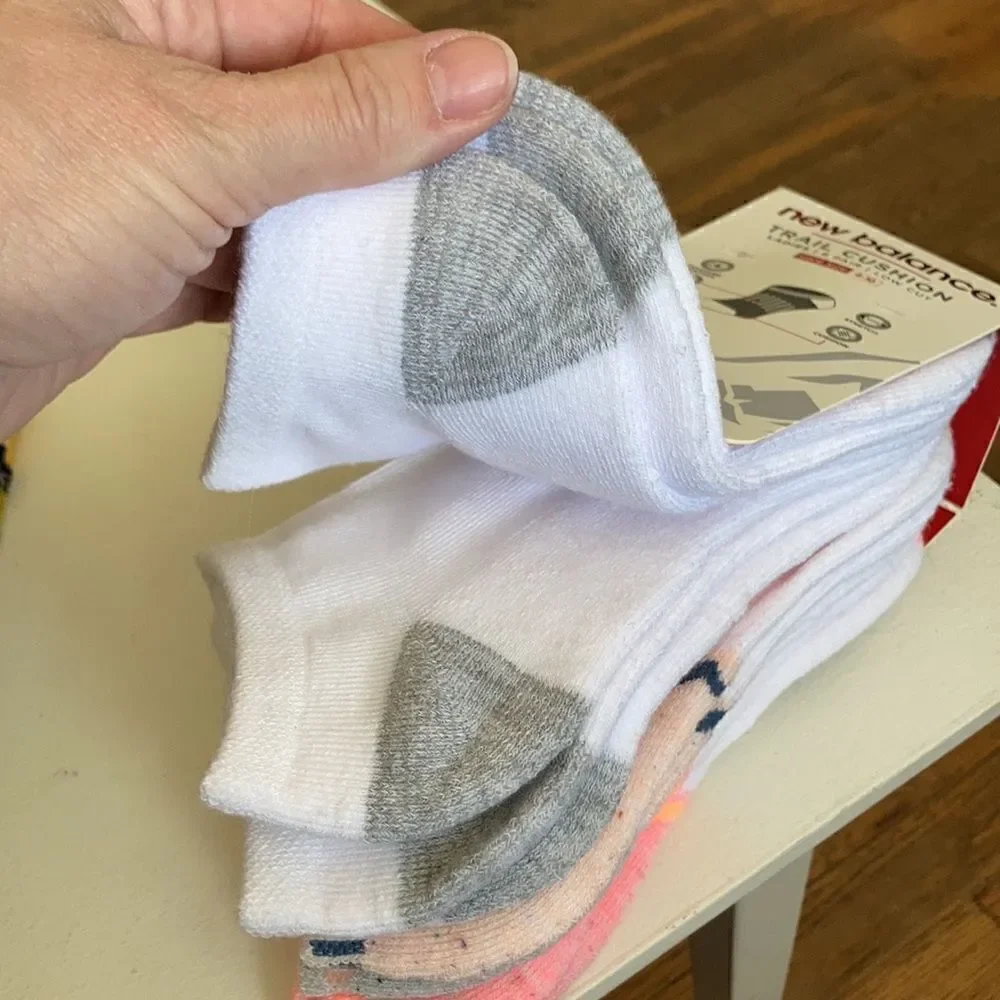 New Balance Ladies Trail Cushion Socks 6 pair